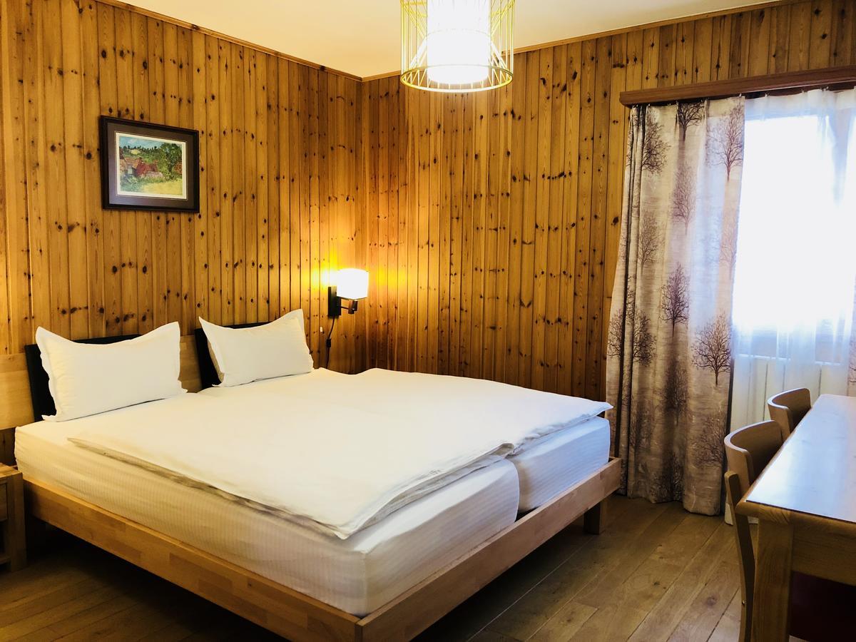 Qi-Lin Hotel Restaurant Ayer 外观 照片