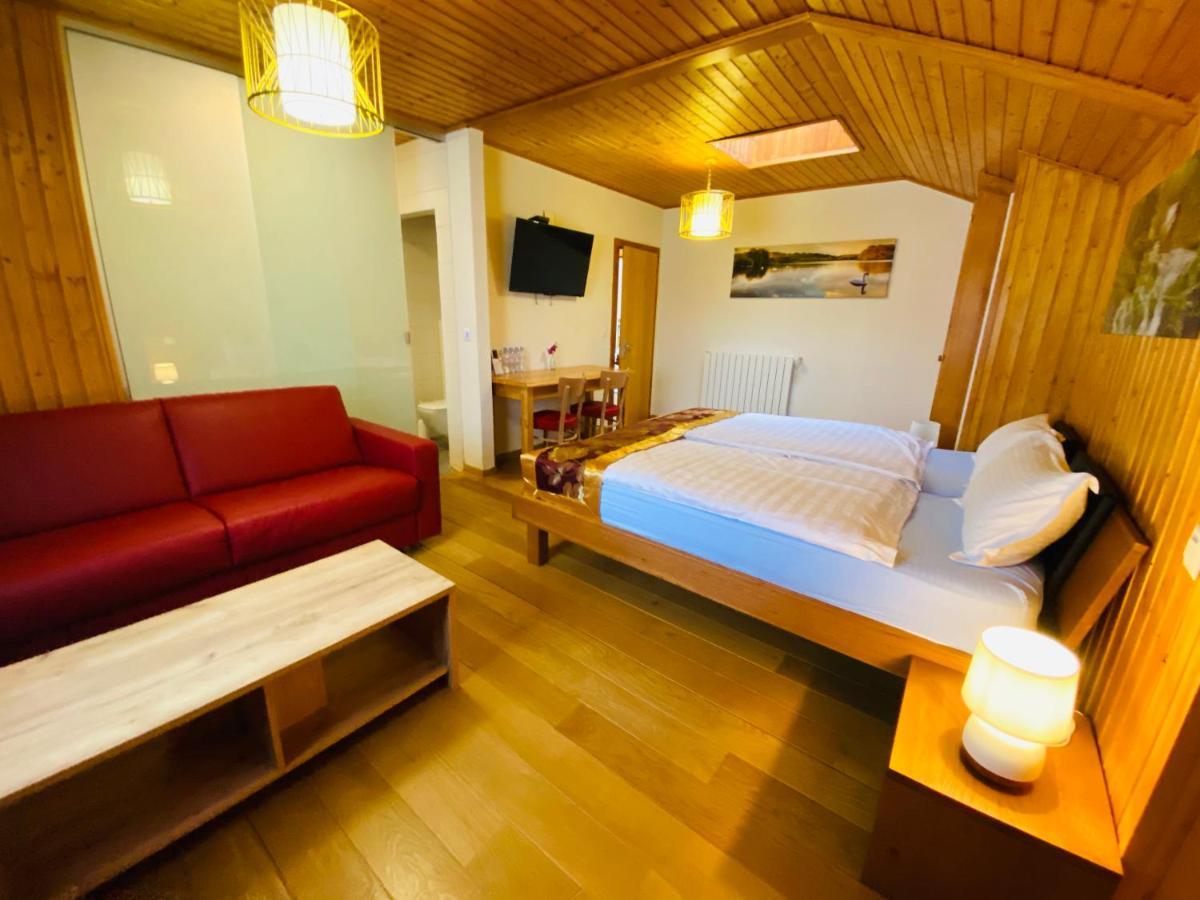 Qi-Lin Hotel Restaurant Ayer 外观 照片